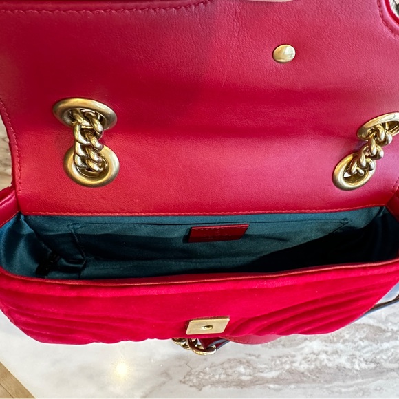 Gucci GG Marmont Velvet Shoulder Bag in Hisbiscus Red (Pre-Owned) - Picture 5 of 15